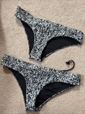 lululemon athletica Black & White Abstract Print Bikini Bottoms